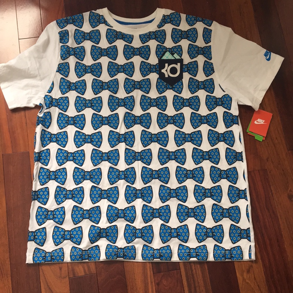 NIKE Bow Tie Reg Fit Men’s T-Shirt Size XXL